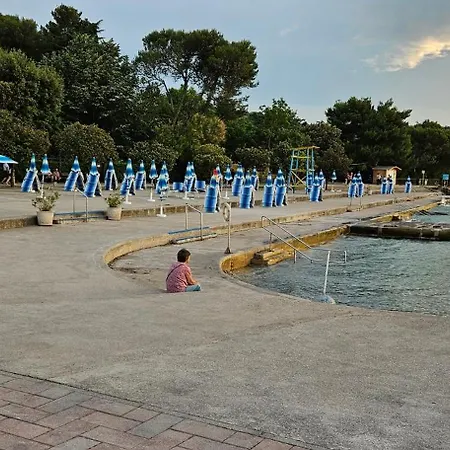 Laguna 08, 08a Изола